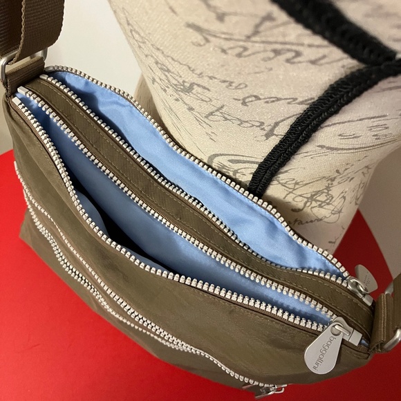 Baggallini Large Zipper 4-Zip Crossbody Travel Bag in Portabello - Picture 4 of 6